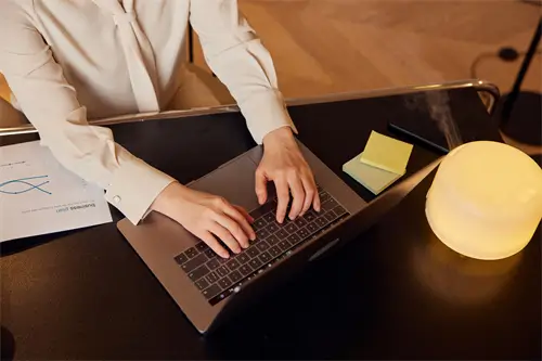 女笑死人的含义是