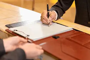 高中资助卡给多久