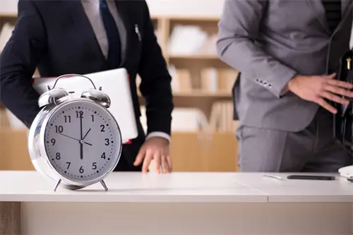 听风起看雨落含义